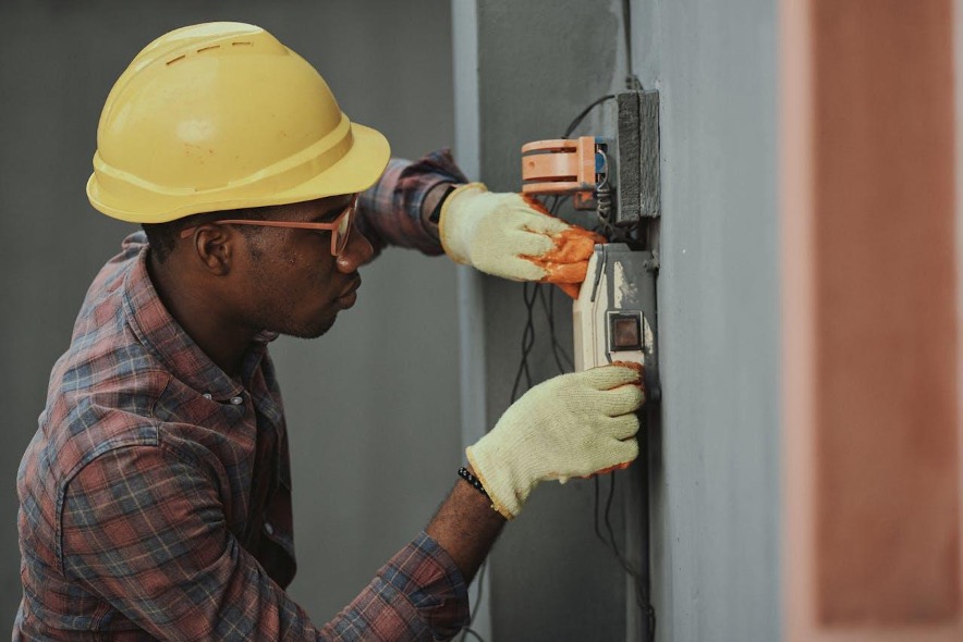 Instalaciones eléctricas seguras en tu hogar y oficina